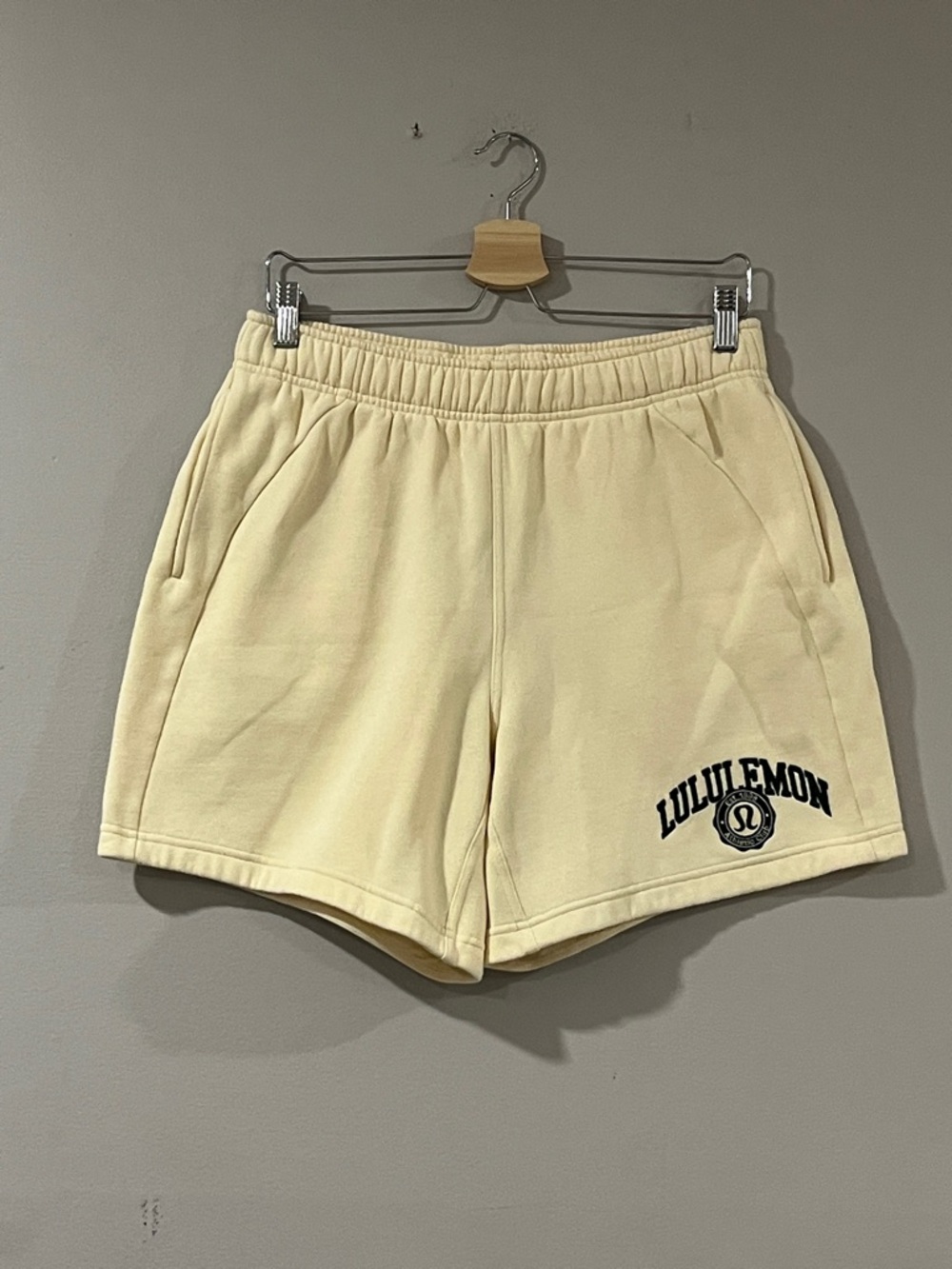 Lululemon Scuba Mid-Rise Oversized Shorts Butter Cream Shorts